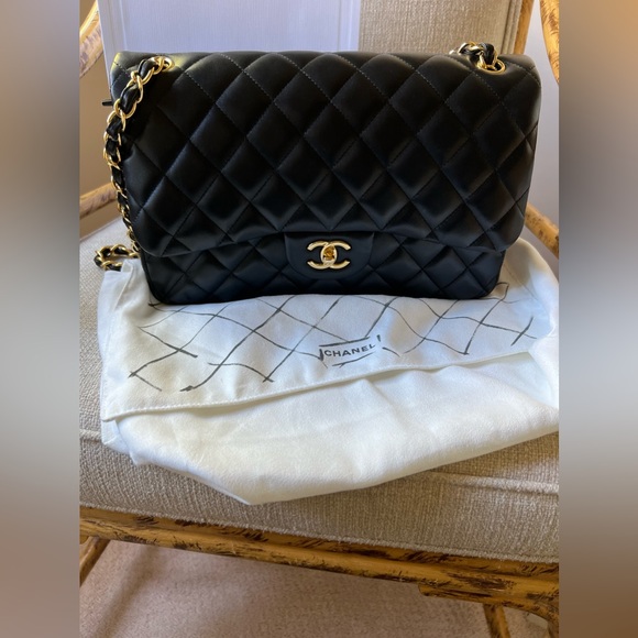 JUMBO CLASSIC CHANEL VERY RARE TO FIND IN STORE LAMBSKIN (SMOOTH) - Picture 3 of 12